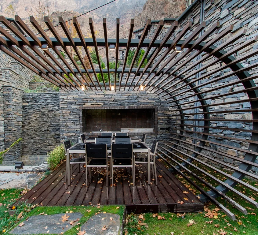curved decoration